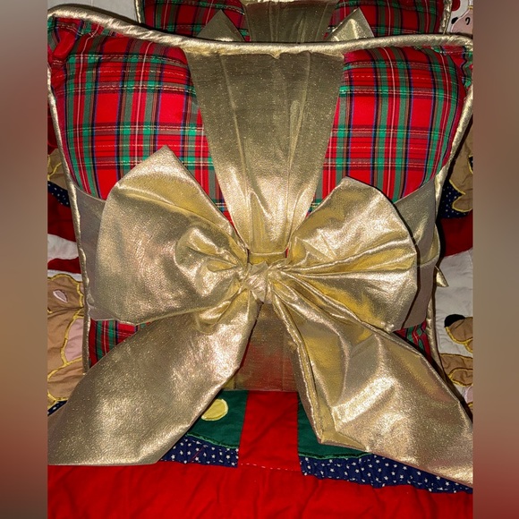 Christmas Pillows 13.5” x 13.5” SET OF 2 🎅🏻 - Picture 6 of 8